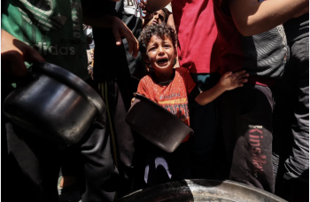  Gaza : 17 tués dont des enfants par un raid devant une clinique