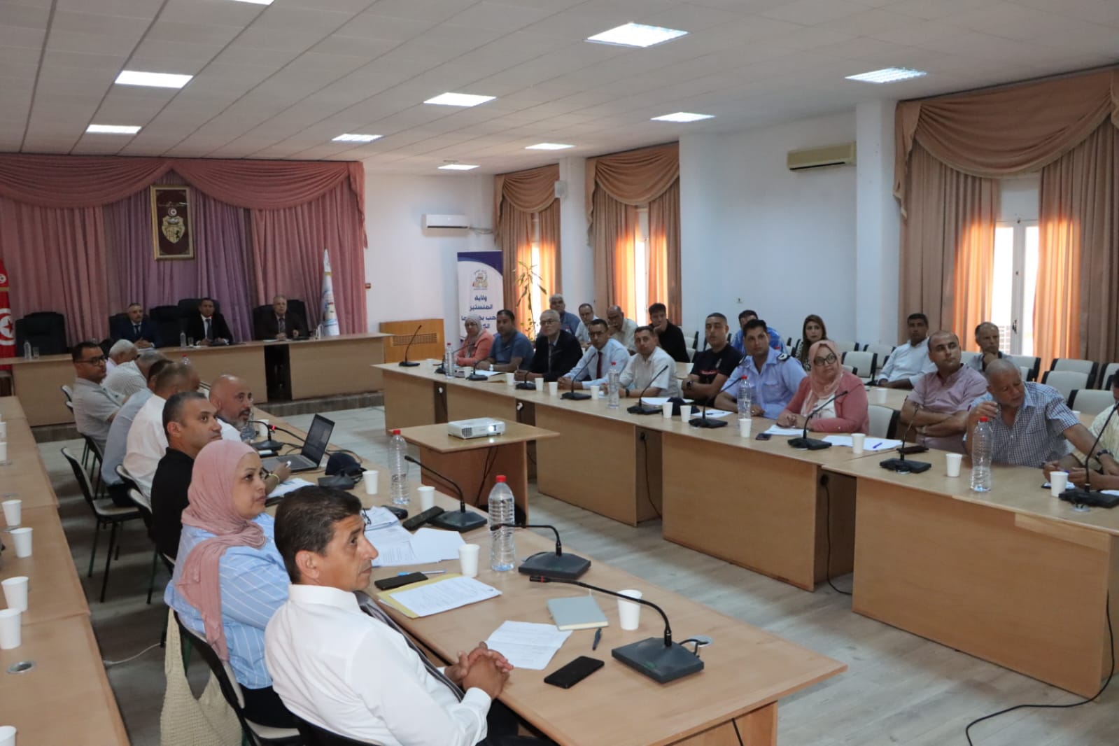 المنستير: جلسة عمل للجنة الجهوية للتسريع في المشاريع العمومية.