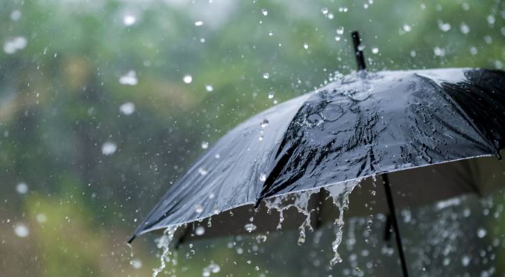 اليوم: أمطار غزيرة ببعض المناطق ورياح قوية تتجاوز 80 كم/س
