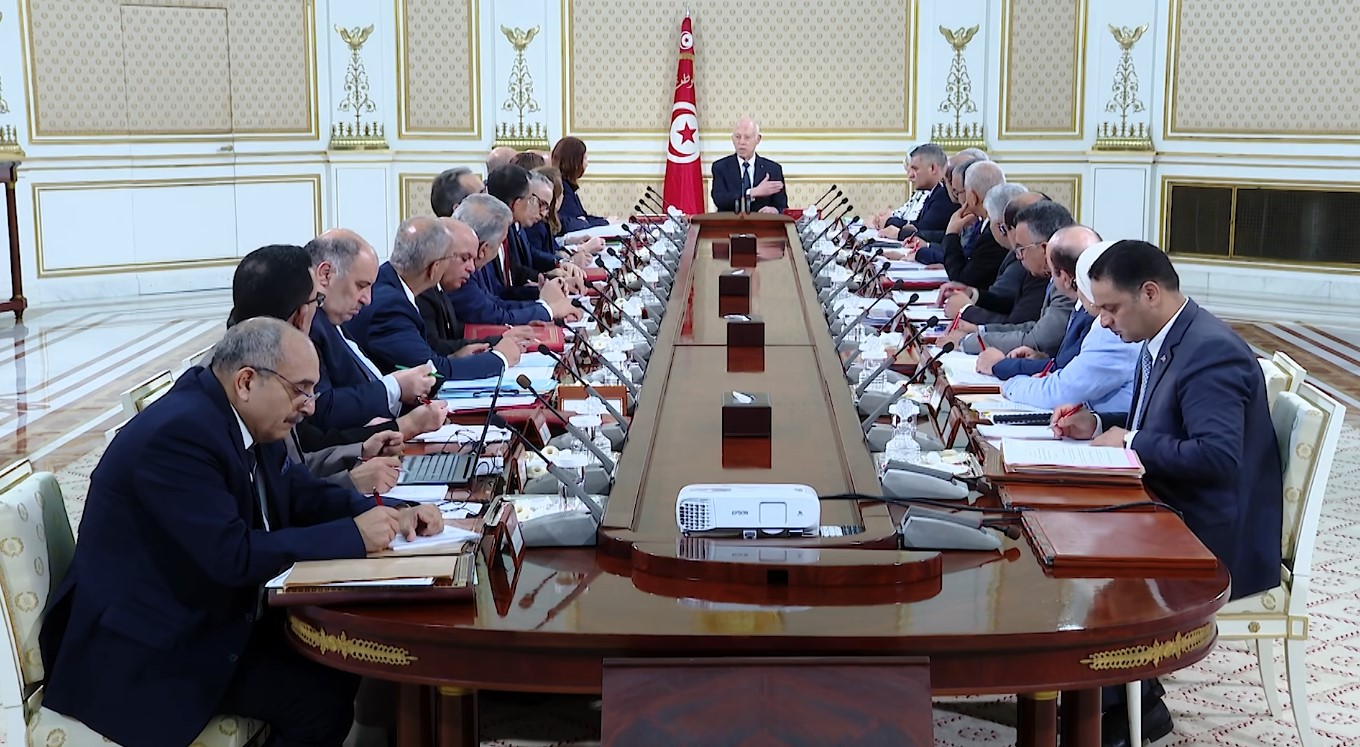 مجلس الوزراء ينظر في عدد من مشاريع الأوامر المتعلقة بمن طالت بطالتهم