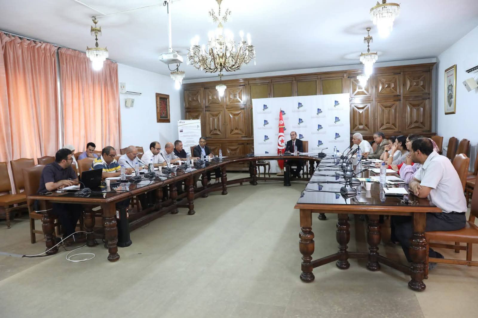 جلسة بوزارة التجهيز لمتابعة تقدم تنفيذ مشاريع الجسور والطرقات لسنة 2025