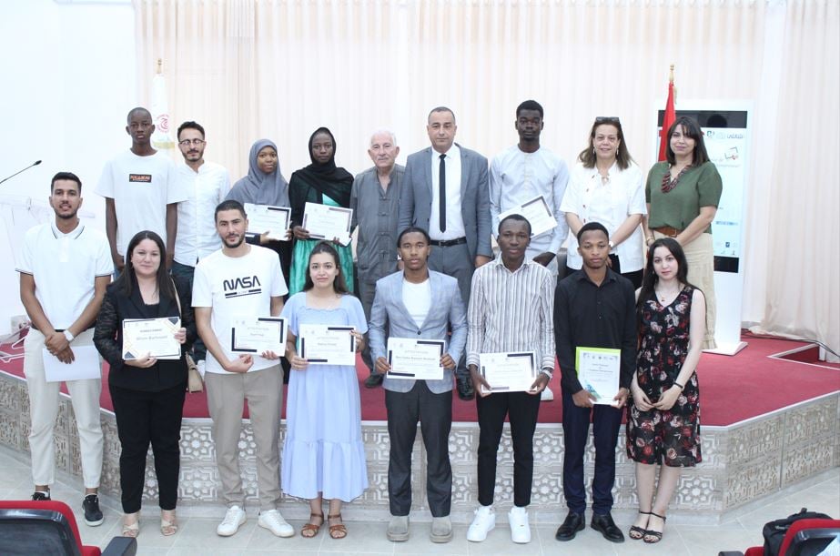 جامعة جندوبة :  حفل تسليم الصفة الوطنية للطالب المبادر لثلة من المبتكرين والباعثين الشبان 