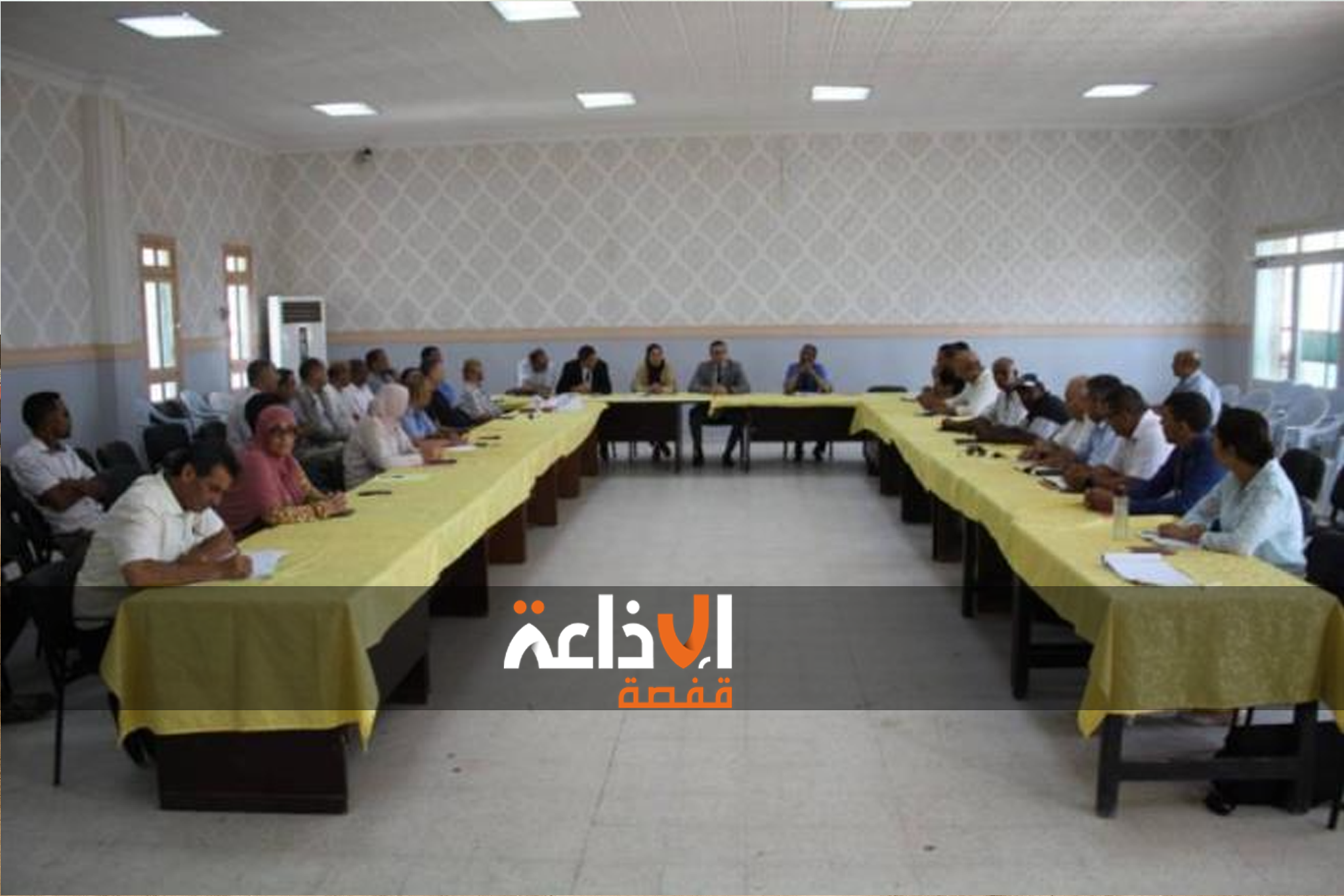 متابعة تقدم الدراسات الفنية والنهائية لمشروع الأروقة الاقتصادية في مستوى الأجزاء الخاصة بربوع الجريد : محور جلسة عمل بمقر ولاية توزر