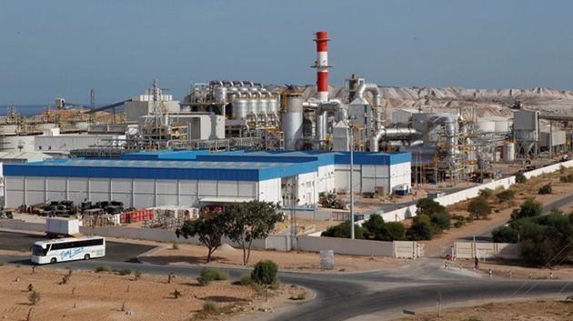 المجمع الكيميائي التونسي يسوّي وضعية 47 عاملا تطبيقا لمنع المناولة