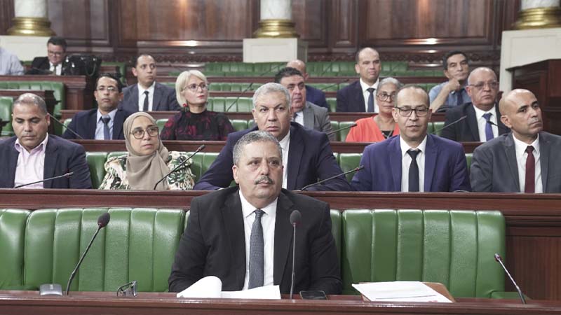 وزير التربية خلال جلسة عامة : استكمال إدماج دفعة أولى متكونة 10096 أستاذا ومعلما نائبا قبل موفى شهر جويلية 2025