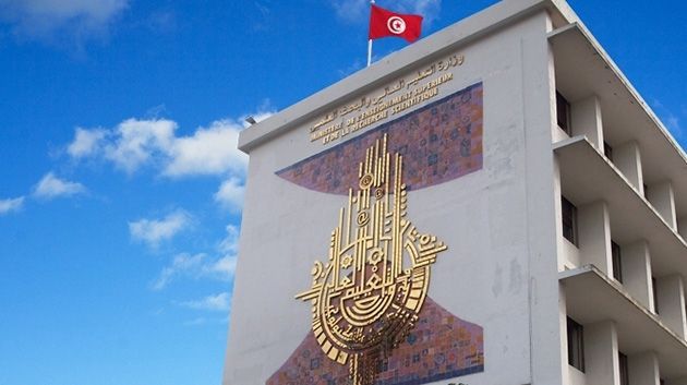 وزارة التعليم العالي تُحذّر الناجحين في البكالوريا من إعلانات كاذبة وتقرر اتخاذ الإجراءات القانونية ضدّ الصفحات المشبوهة