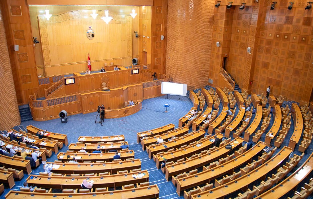 مجلس الجهات والأقاليم : جلسة عمل مُشتركة للنظر في مشروعي قانونين حول المحروقات