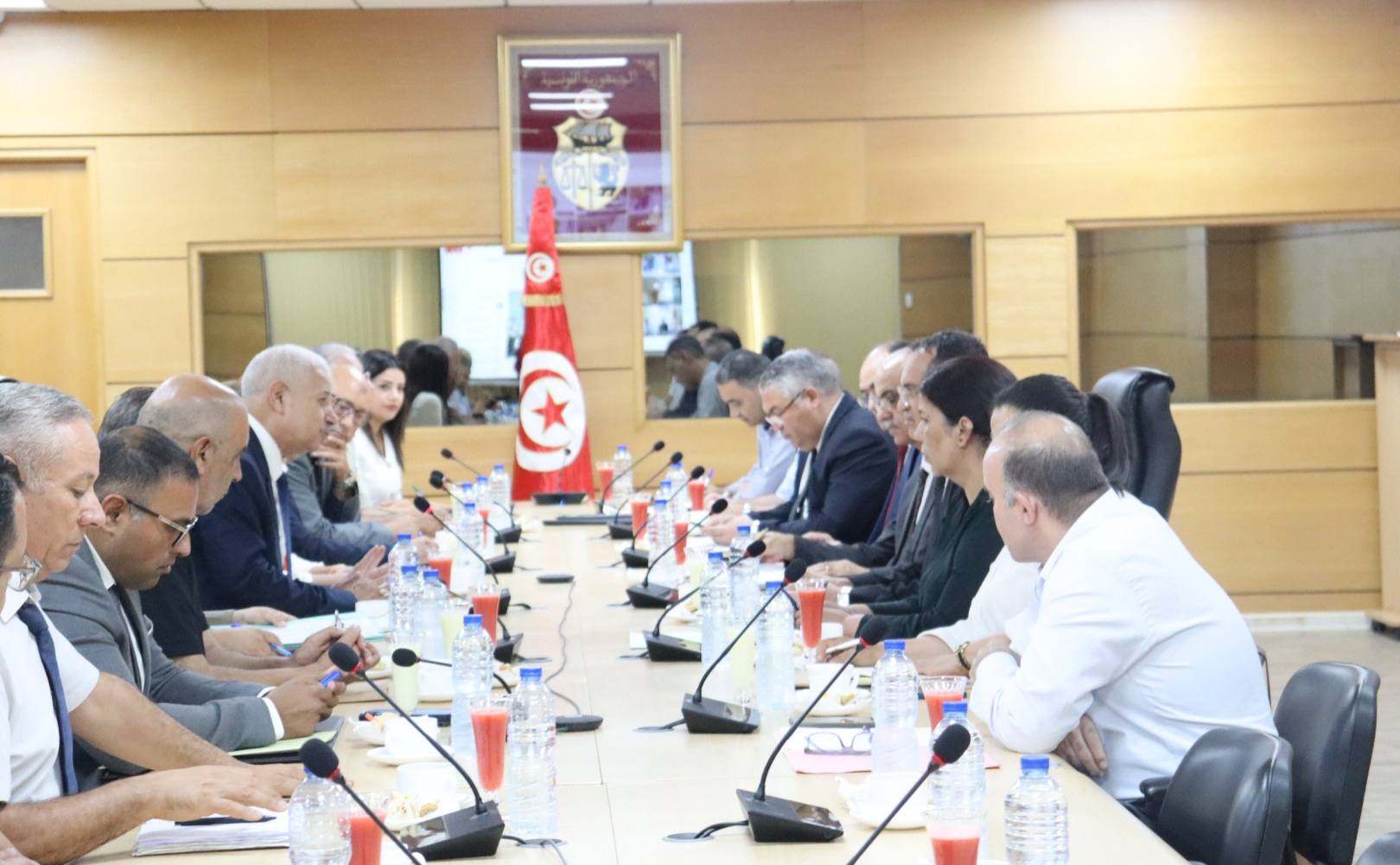 اجتماع موسع بمقر وزارة التجارة وتنمية الصادرات للتصدي للممارسات الاحتكارية ومزيد تنظيم مسالك التوزيع 