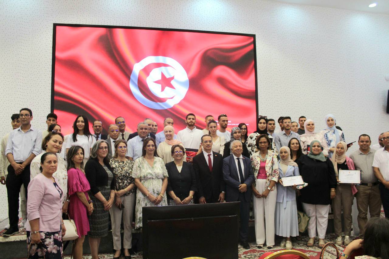 الاحتفال بيوم العلم لمنظومة البحث والتعليم العالي الفلاحي ووكالة الإرشاد والتكوين.