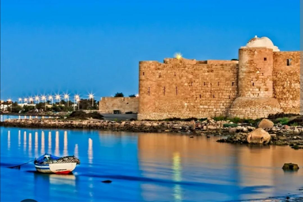 طقس عامة صاف إلى قليل السحب بقية اليوم و خلال الليل.