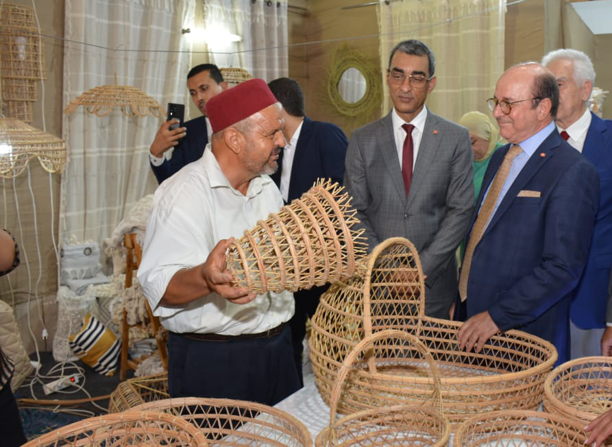 وزير السياحة يطلع على مكونات الصالون الوطني للصناعات التقليدية بولاية سوسة
