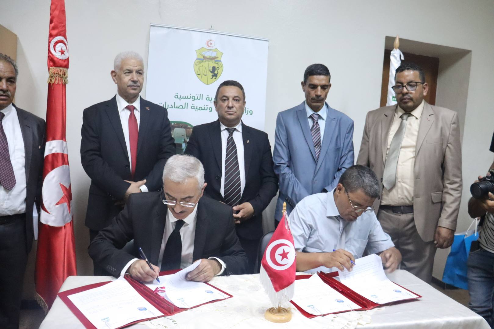 وزير التجارة يشرف على ابرام اتفاقيات استغلال شركة اللحوم لمركب اللحوم الحمراء ببن قردان