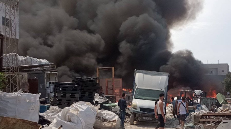 المنستير: اخماد حريق هائل شب بمخزن صناعي لفضلات حفاضات الأطفال ببوحجر بدون تسجيل أية خسائر بشرية