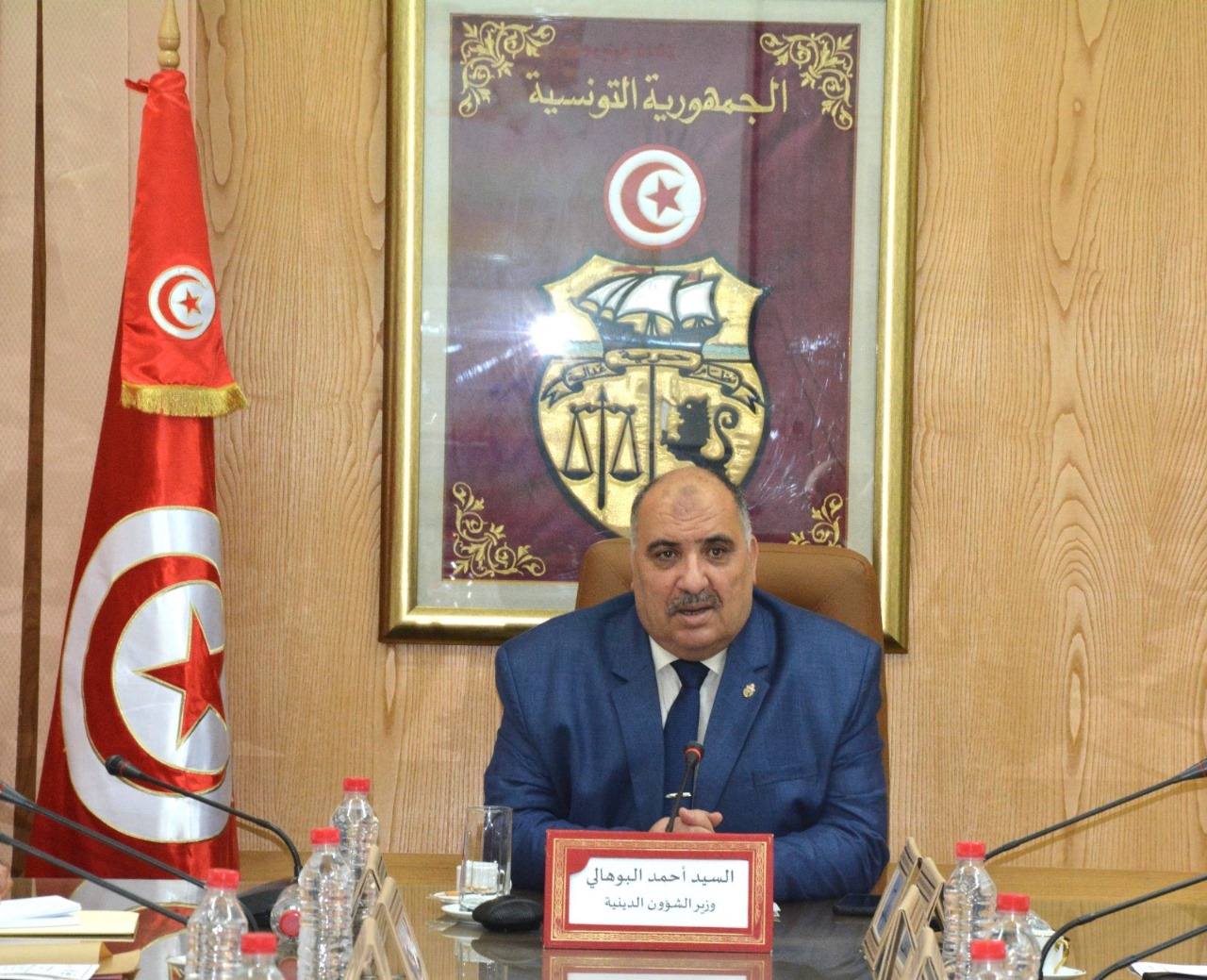 وزير الشؤون الدّينية  يشرف على اجتماع خاصّ بالعمرة