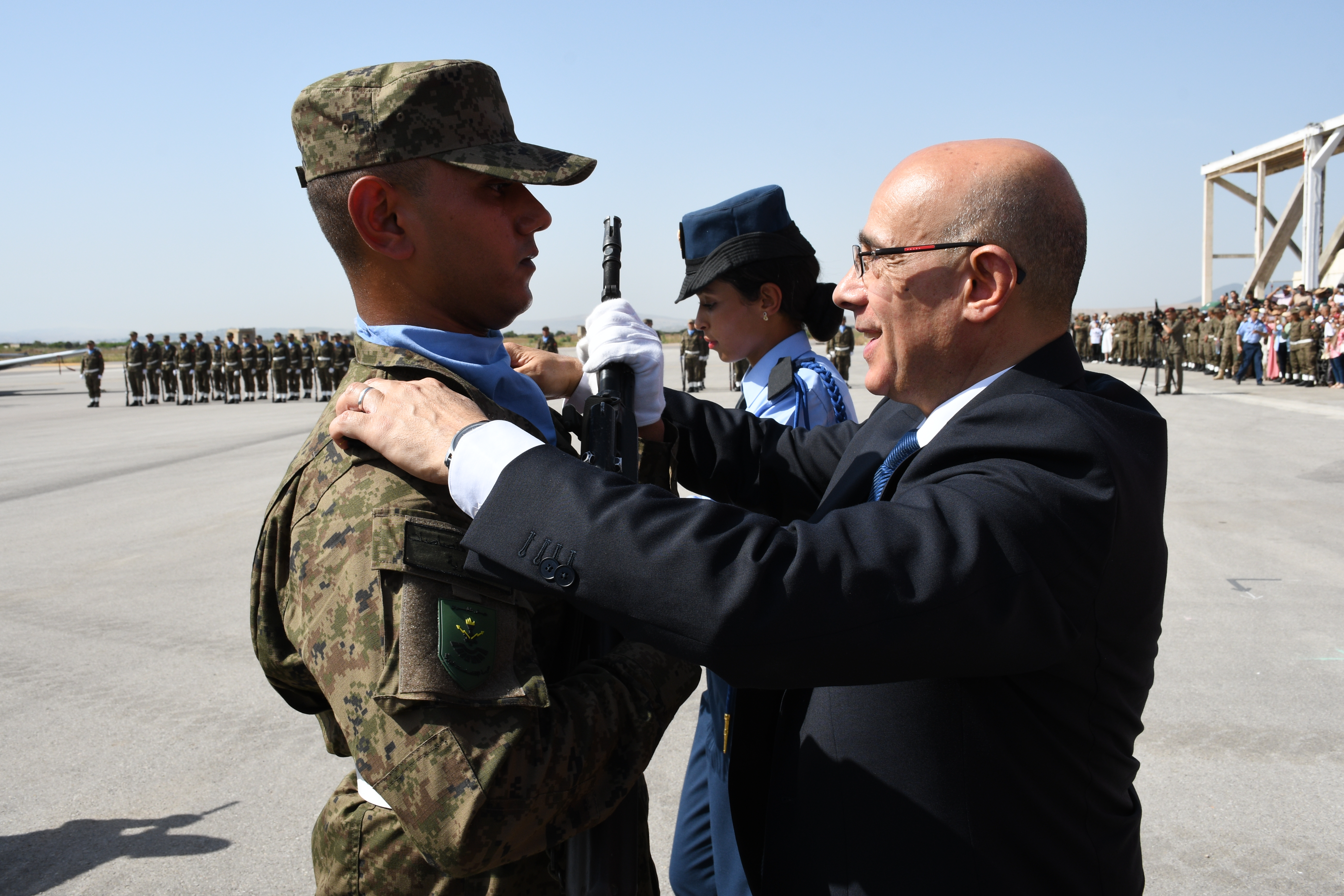 وزير الدفاع يشرف على تخرج دفعة جديدة لضباط الصف من مدرستي الاختصاصات الجوية وجيش الطيران