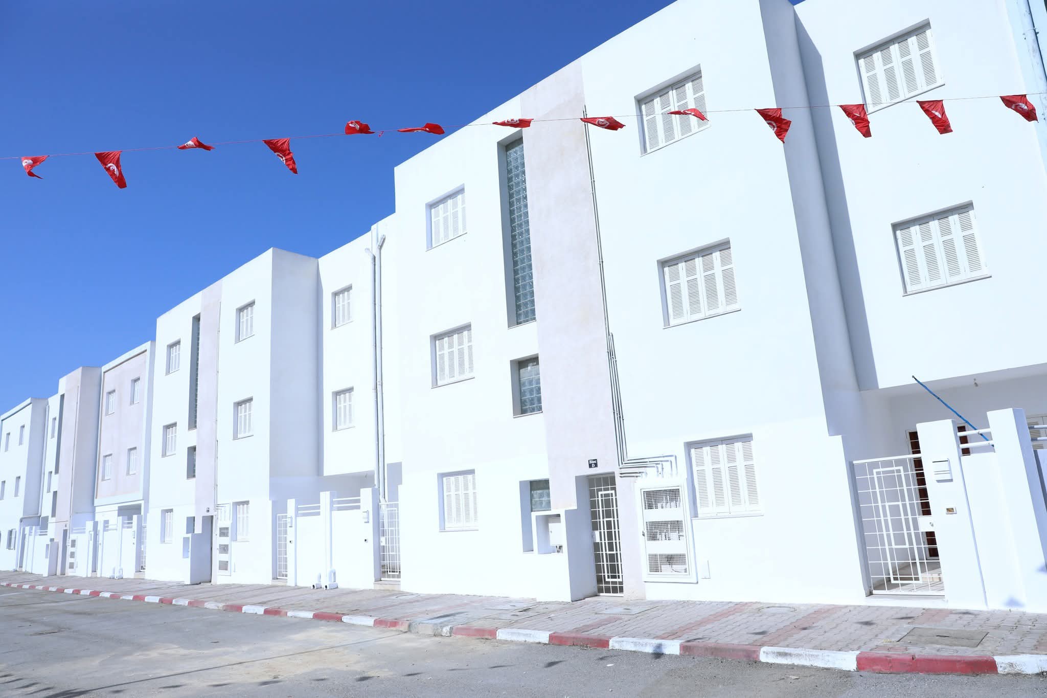 وزير التجهيز والإسكان يسلم 42 مسكنا اجتماعيا لفائدة منظوري مؤسسة فداء