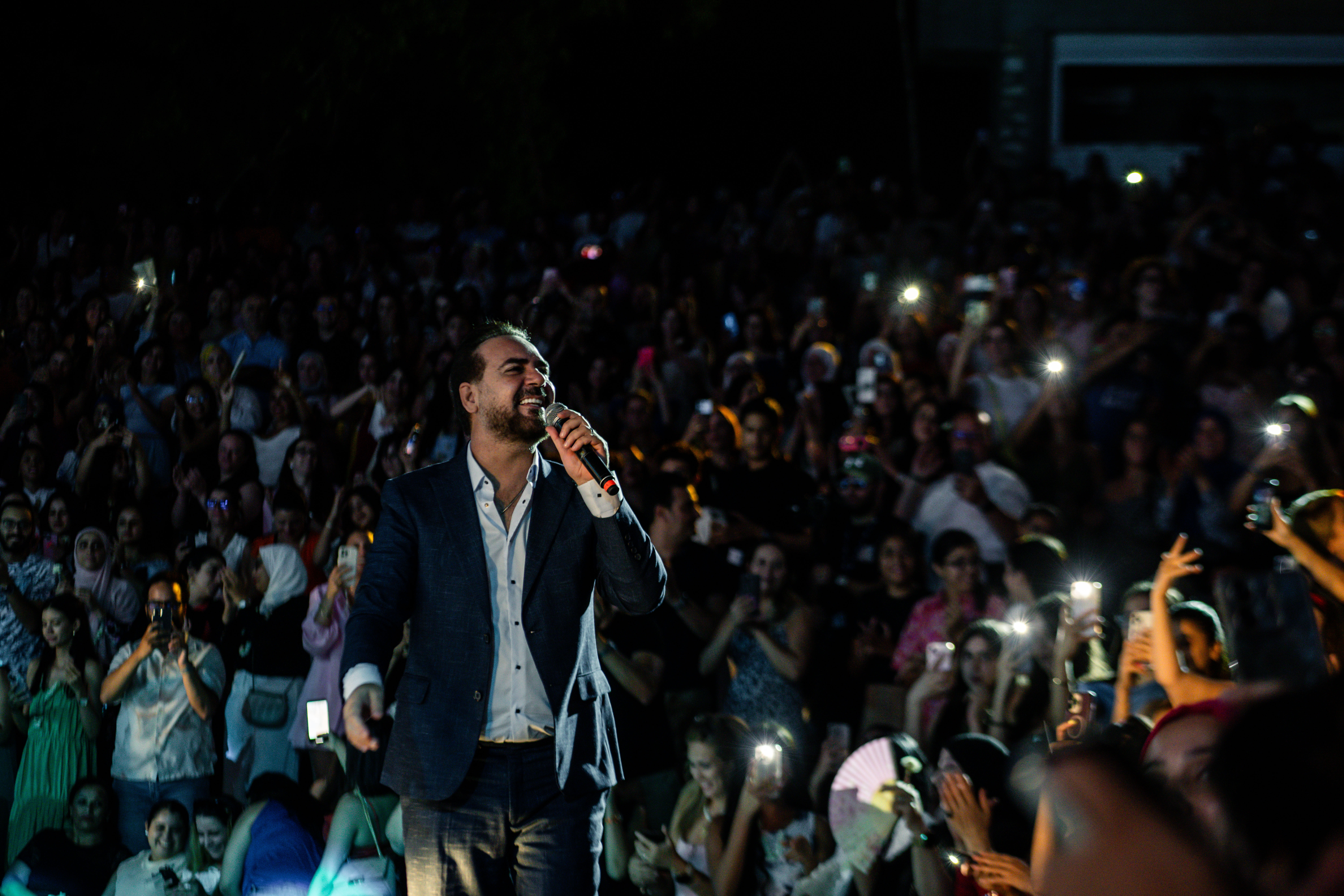 Wael Jassar envoûte Hammamet, hommage et surprises au programme