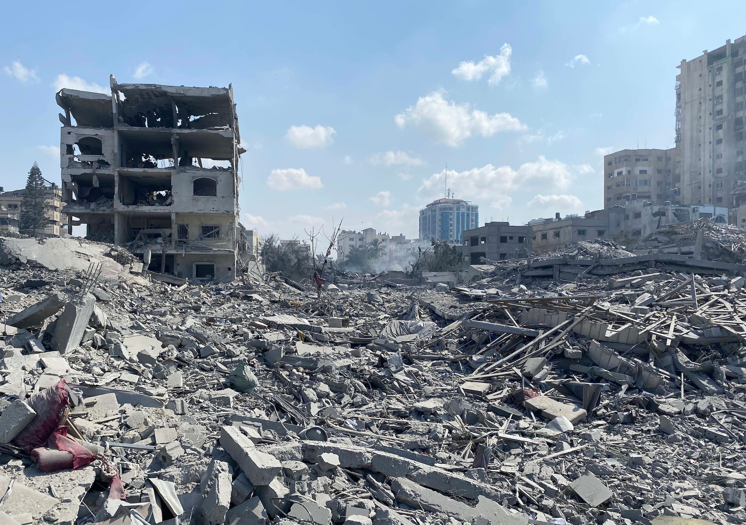 استشهاد 15 فلسطينيًا في قصف للاحتلال الصهيوني على قطاع غزة