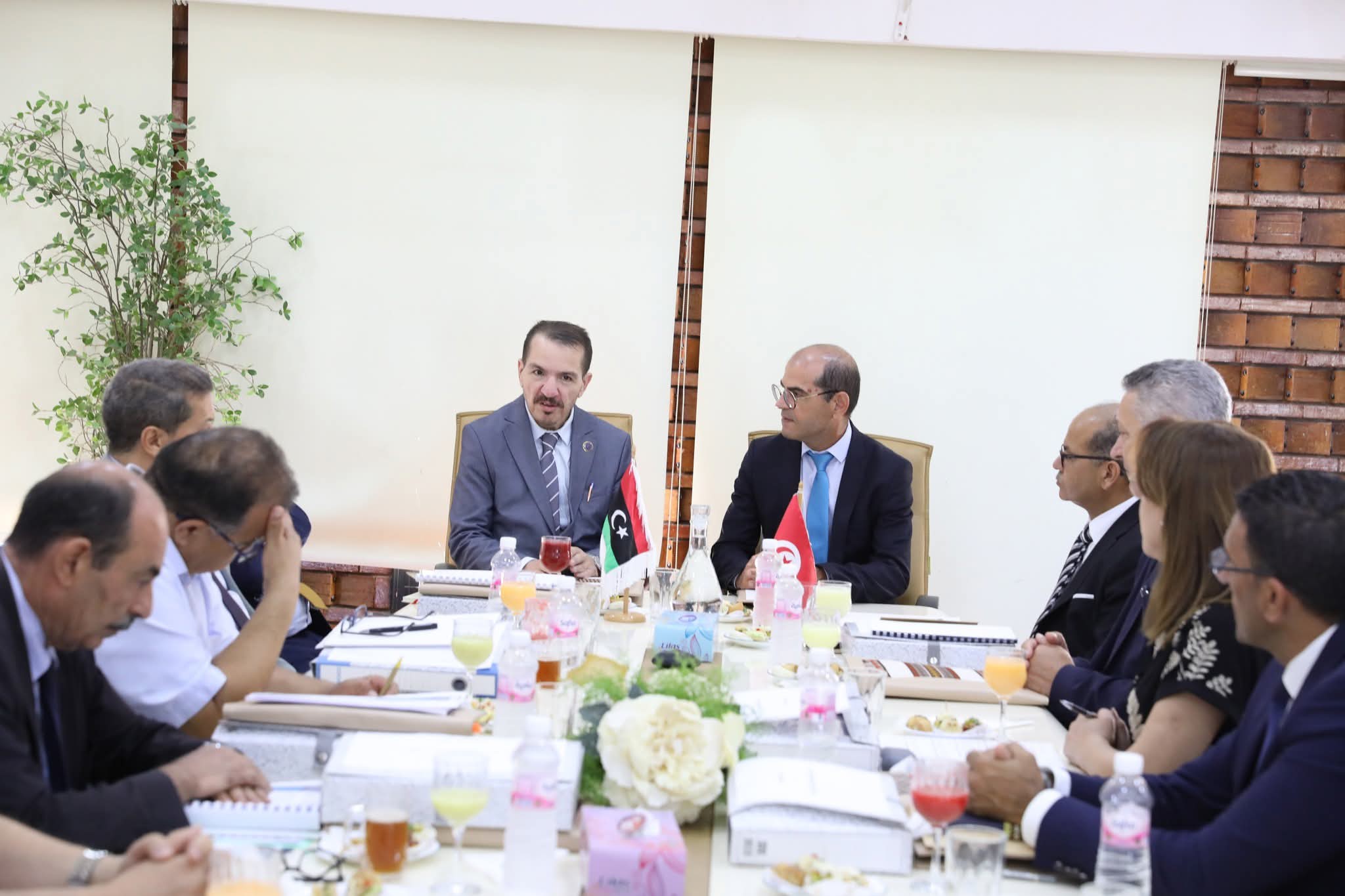  وزير التجهيز واللاسكان يؤكد على تضافر الجهود لمزيد إشعاع المكتب التونسي الليبي الاستشاري   