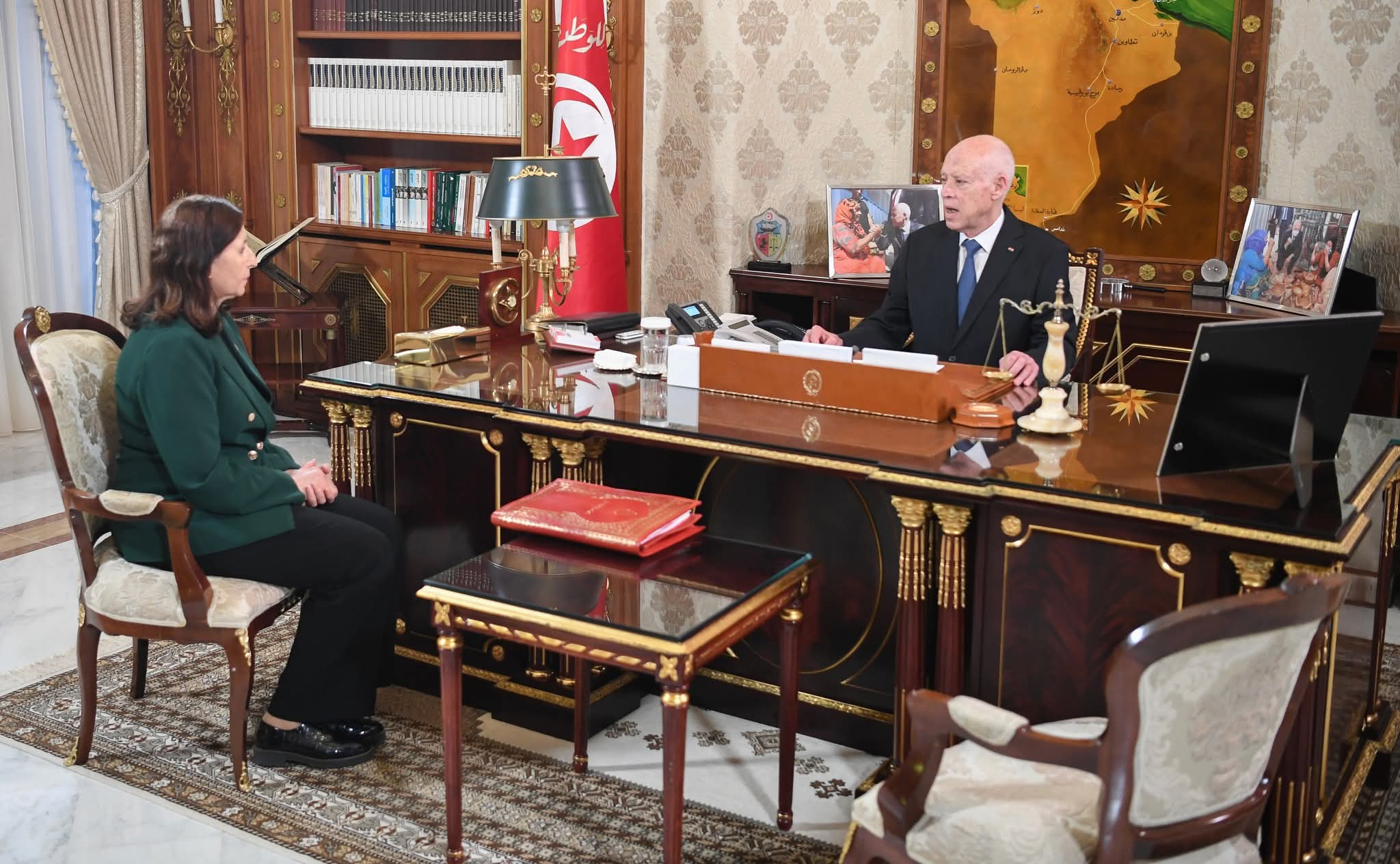 في لقائه  برئيسة الحكومة : سعيد  يطلع  على سير عدد من المرافق العمومية و على تقدّم مسار إعادة هيكلة عديد المؤسّسات  