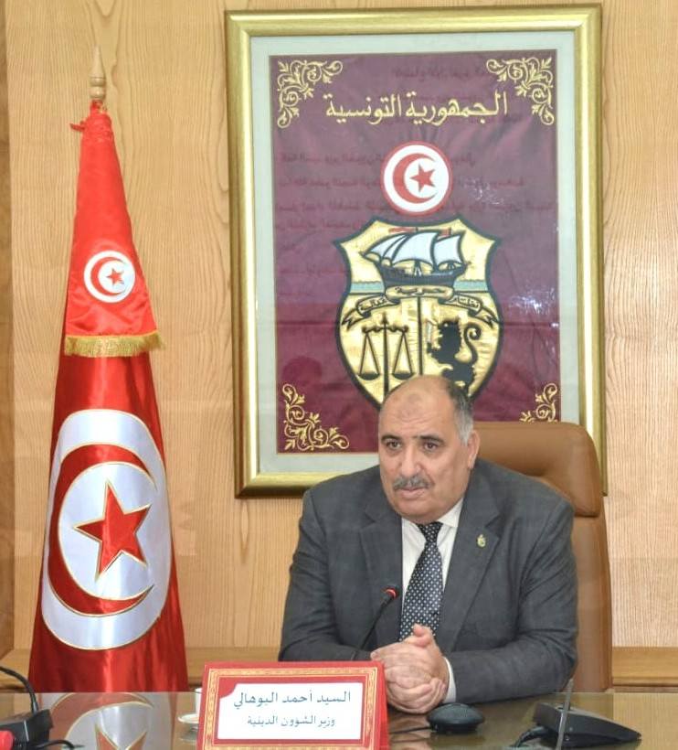 وزير الشؤون الدّينية يتابع برامج الوزارة في مكافحة التطرّف العنيف والإرهاب
