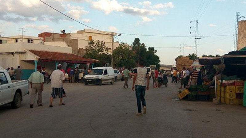القصور:  وقفة احتجاجية للمطالبة بضرورة اعادة تزويدهم بالماء الصالح للشراب