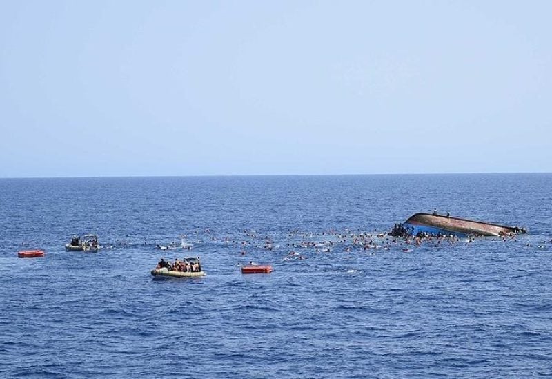 وفاة 18 مهاجرا وفقد 50 بعد غرق قارب قبالة شرق ليبيا