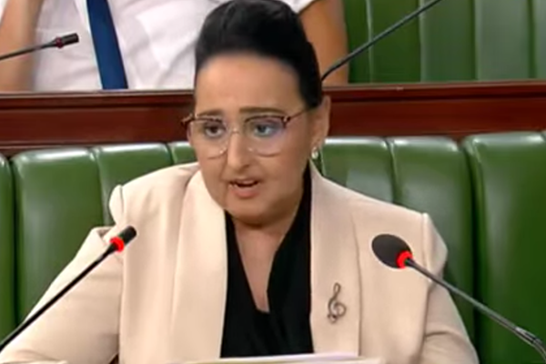 أمينة الصرارفي تنفي وجود شبهات فساد أو تلاعب في مناظرة انتداب أساتذة تابعين لوزارة الثقافة.