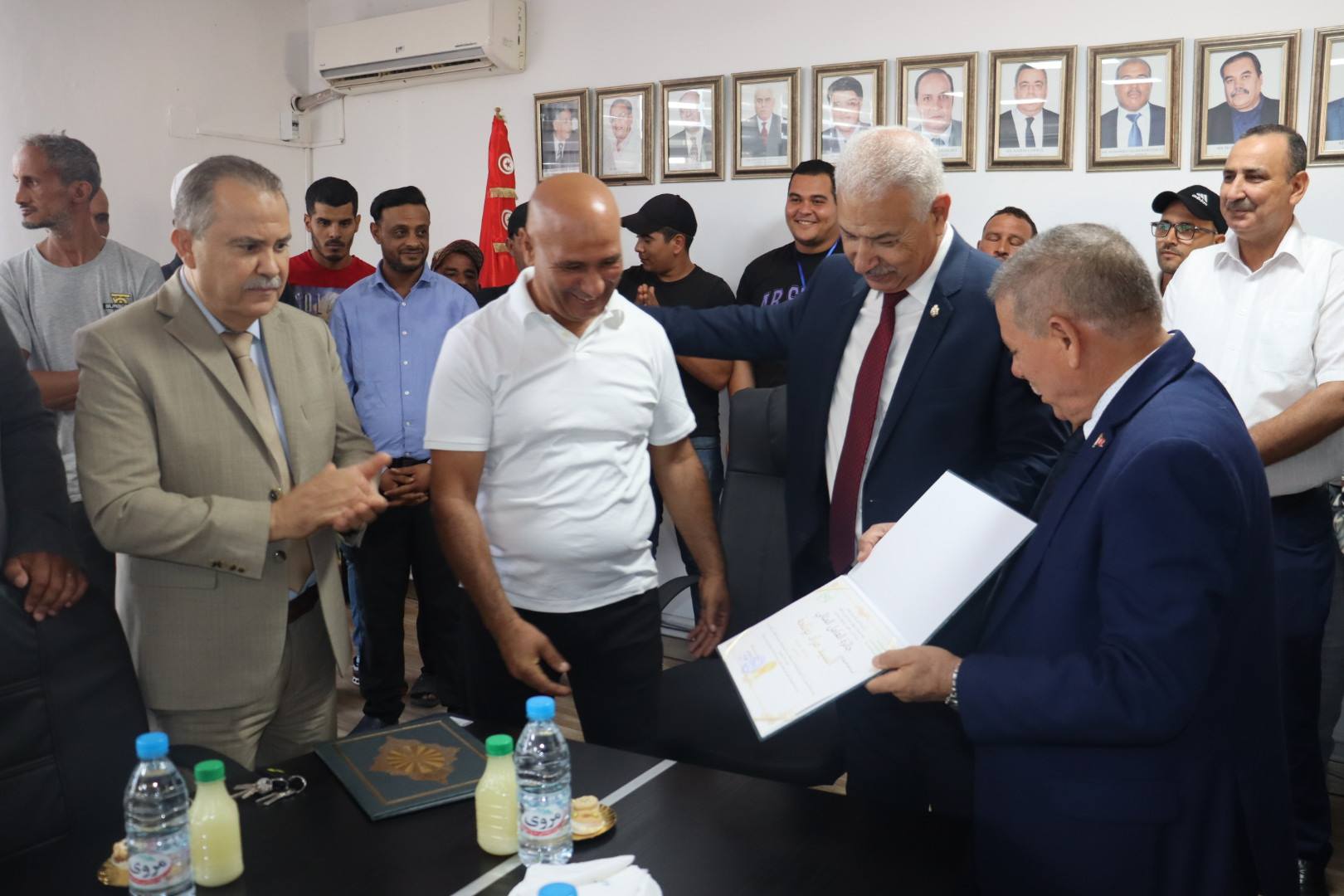 شركة أسواق الجملة: ترسيم 42 عونا متعاقدا ومنح جائزة العامل المثالي لعدد من الإطارات والأعوان
