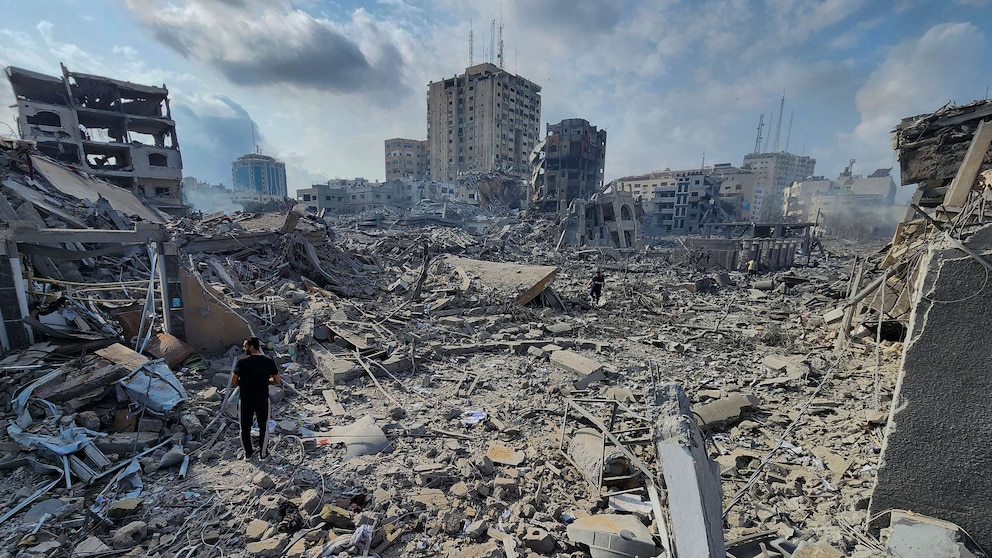 غزة: استشهاد 12 فلسطينيا غالبيتهم من الأطفال والنساء