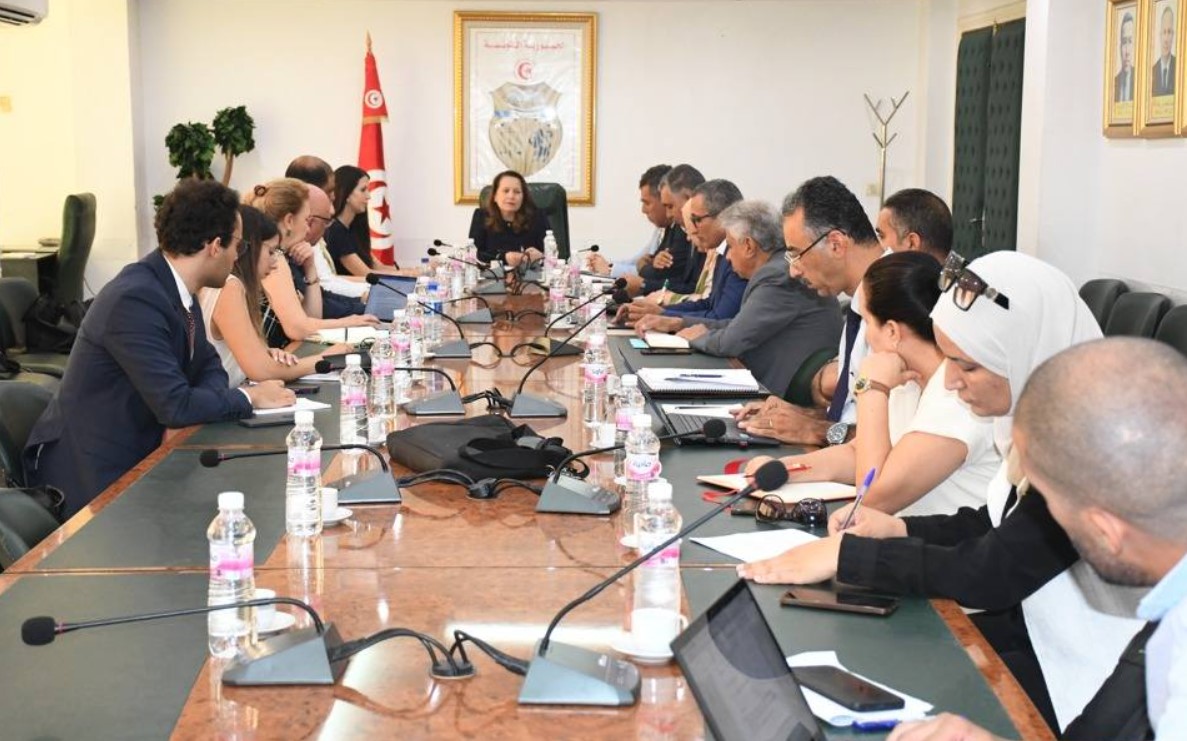 وزيرة الصناعة تدعو الى مزيد التنسيق لتنفيذ مشروع المدينة الذكية للسيارات في ظل تزايد طلبات الاستثمار في هذا القطاع
