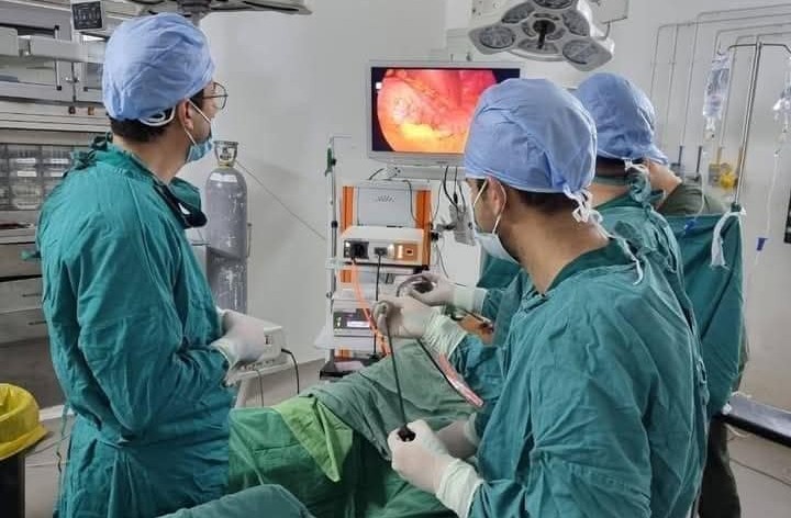 لأول مرة بمستشفى تطاوين: عملية ناجحة عبر تقنية المنظار الجراحي لاستئصال ورم