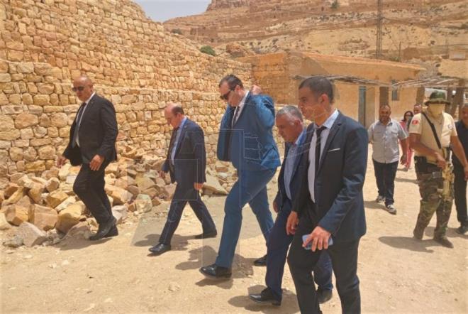 تطاوين : وزير السياحة يؤدي زيارة ميدانية إلى ولاية تطاوين ويؤكد دعم السياحة البديلة ومتابعة المشاريع المعطلة