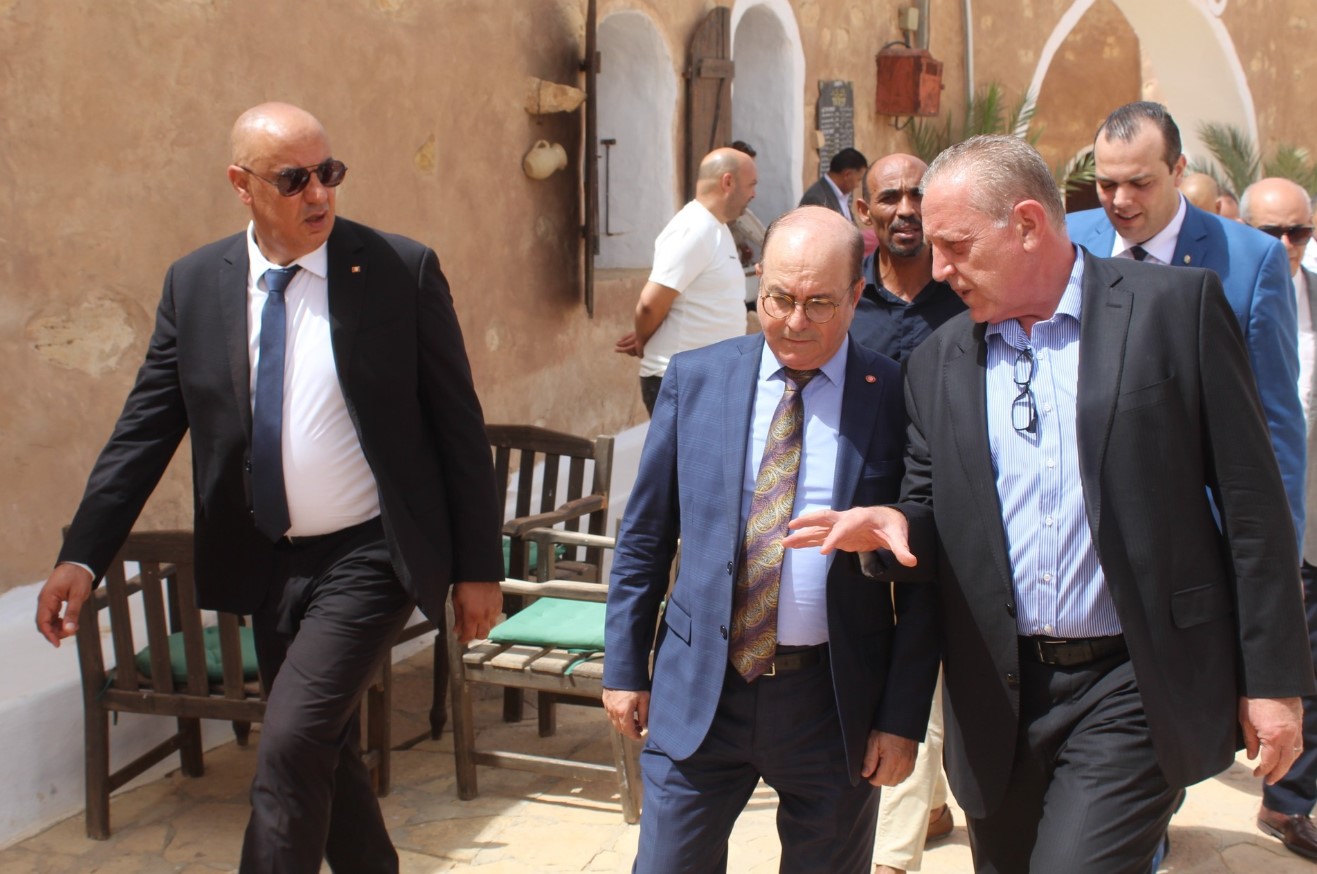 وزير السياحة يُــؤدي زيارة ميدانية إلى ولاية تطاوين ويؤكد دعم السياحة البديلة ومتابعة المشاريع المعطلة