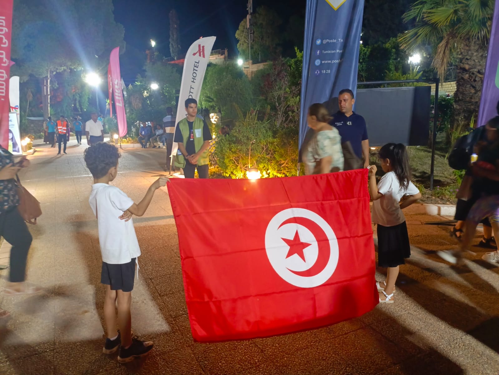 تامين مواكبة 1200 من الأطفال فاقدي السند للعرض التّرفيهي La Sur la route enchantée للفنانة Chantal Goya.