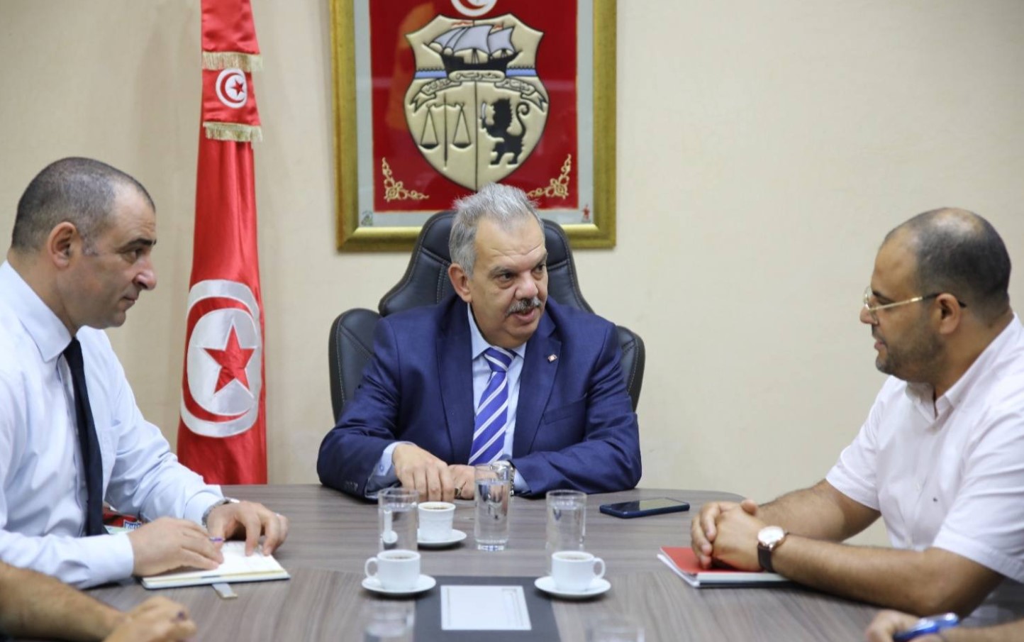 وزير الشباب والرياضة يجتمع برئيس مستقبل قابس من أجل تجاوز الأزمة المالية التي تعيشها الجمعية
