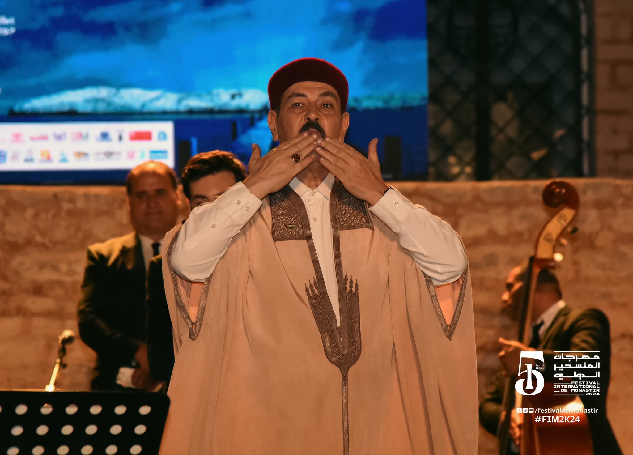عرض فني ناجح للفنان لطفي بوشناق في مهرجان المنستير الدولي