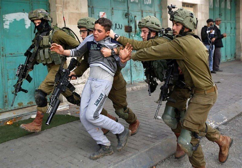 قوات الاحتلال الصهيوني تعتقل 18 فلسطينيا من الضفة الغربية