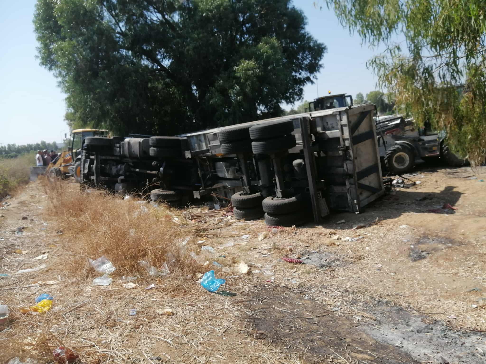 بنزرت: وفاة 3اشخاص واصابة اربعة آخرين باصابات متفاوتة الخطورة اثر انقلاب شاحنة ثقيلة على مستوى محول الحويض باوتيك 