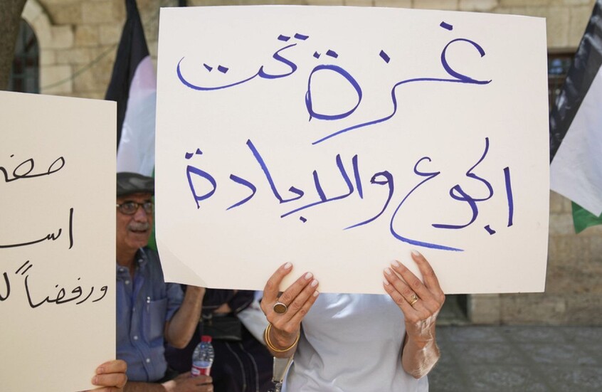 في شارع بورقيبة بالعاصمة : خيمة تعريفية بأسطول الصمود المغاربي لكسر الحصار المفروض على غزة