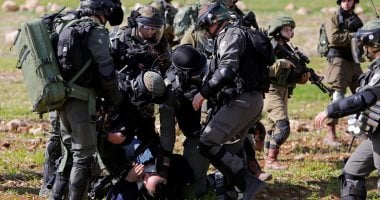 قوات الاحتلال تعتقل 9 فلسطينيين من عدة مناطق متفرقة بالضفة الغربية