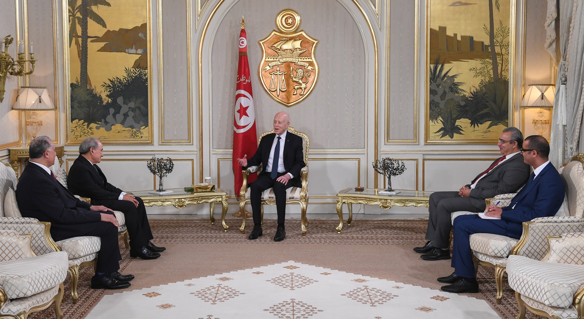 رئيس الجمهورية يستقبل الأمين العام لاتحاد المحامين العرب ورئيس اتحاد المحامين العرب