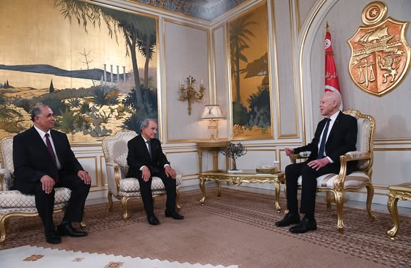 رئيس الجمهورية قيس سعيّد  يستقبل الأمين العام لاتحاد المحامين العرب ورئيس اتحاد المحامين العرب