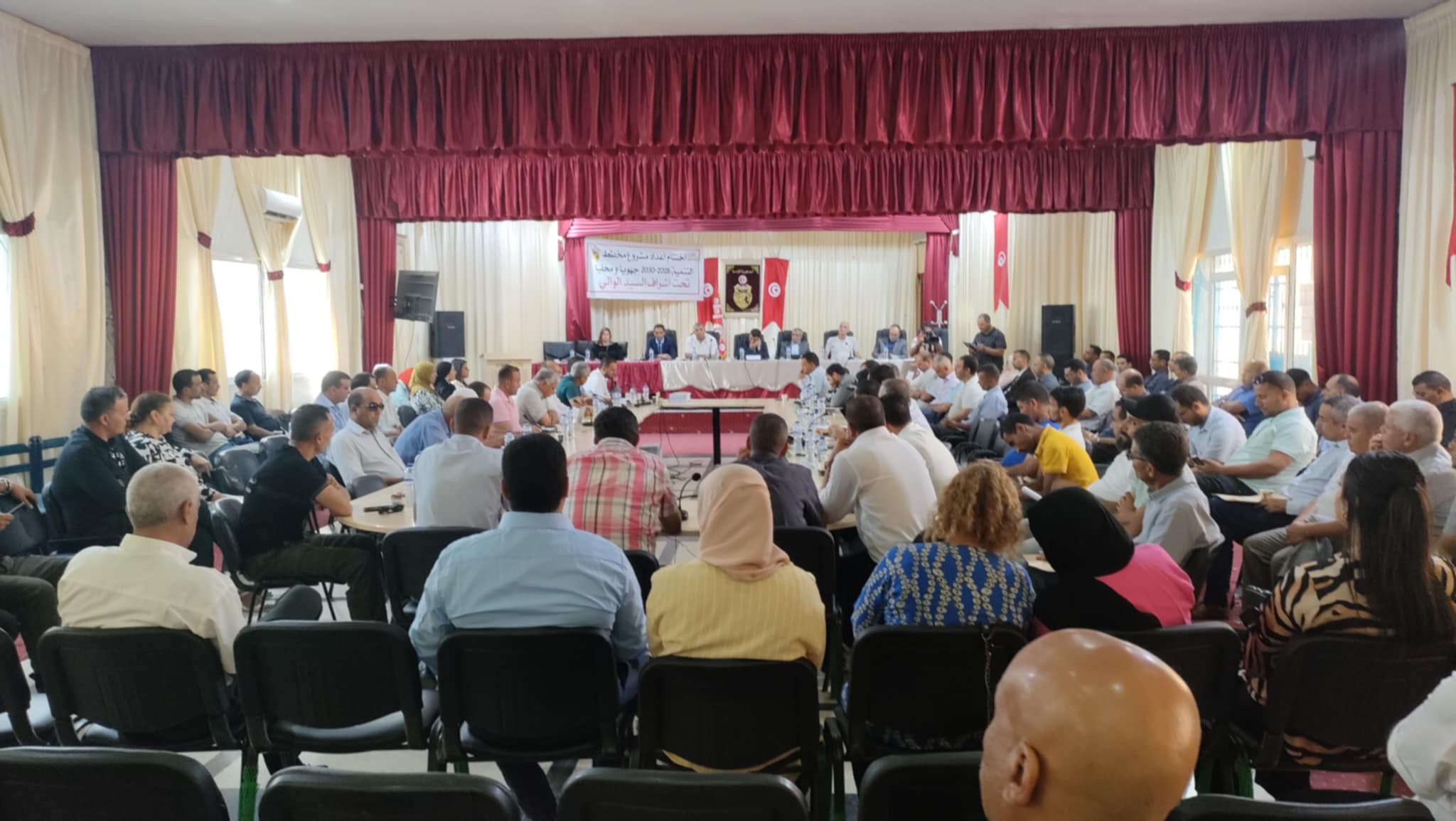 القصرين : الجلسة الختامية لإعداد مشروع مخطط للتنمية 2026_2030 جهويا و محليا