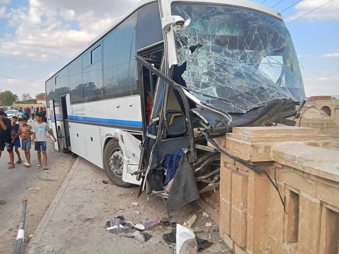 إصطدام بين حافلة وشاحنة ثقيلة في سبيطلة ولا اضرار بشرية