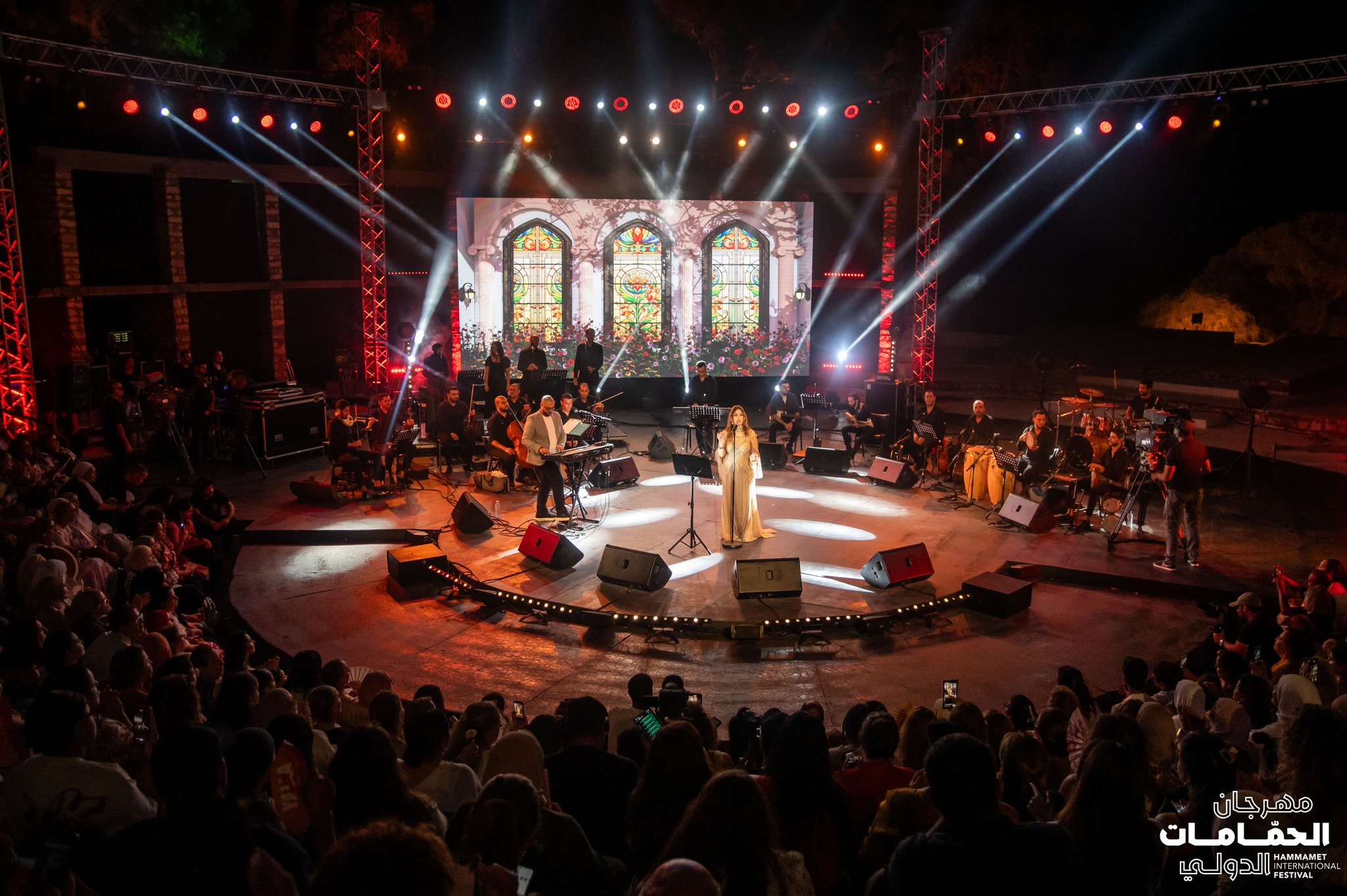 نبيهة كراولي تعلي صوت المراة التونسية وتنشد الحرية لفلسطين