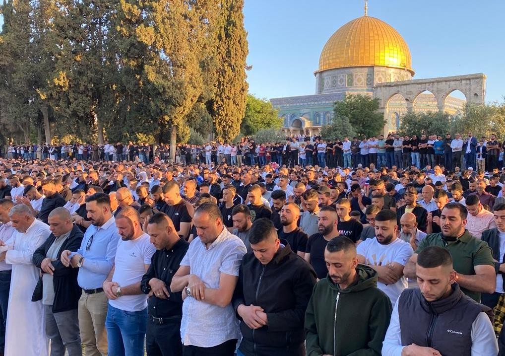 فلسطين : حوالي 40 ألف فلسطيني يؤدون صلاة الجمعة  في المسجد الأقصى المبارك