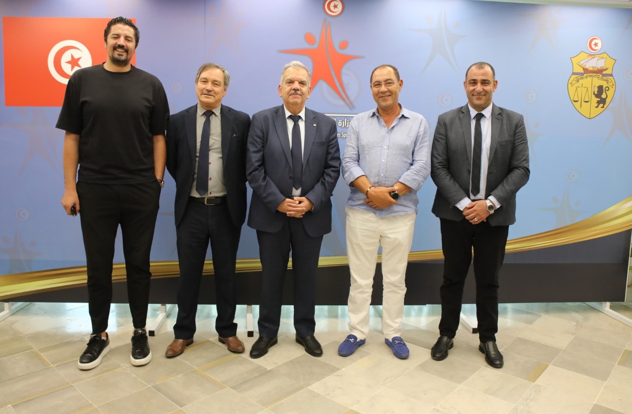 وزير الشباب والرياضة يُكرّم الجمعيات الرياضية التي حققت الصعود خلال الموسم الرياضي 2024-2025