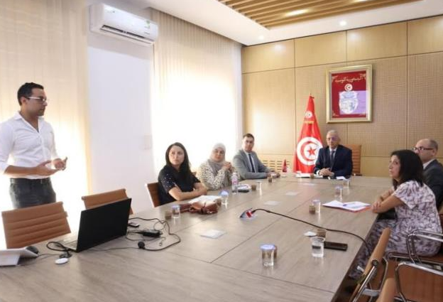 اجتماع بوزارة الصحة لبحث سبل تطوير الطب النووي وتعزيز الصناعات الصيدلانية الإشعاعية في تونس