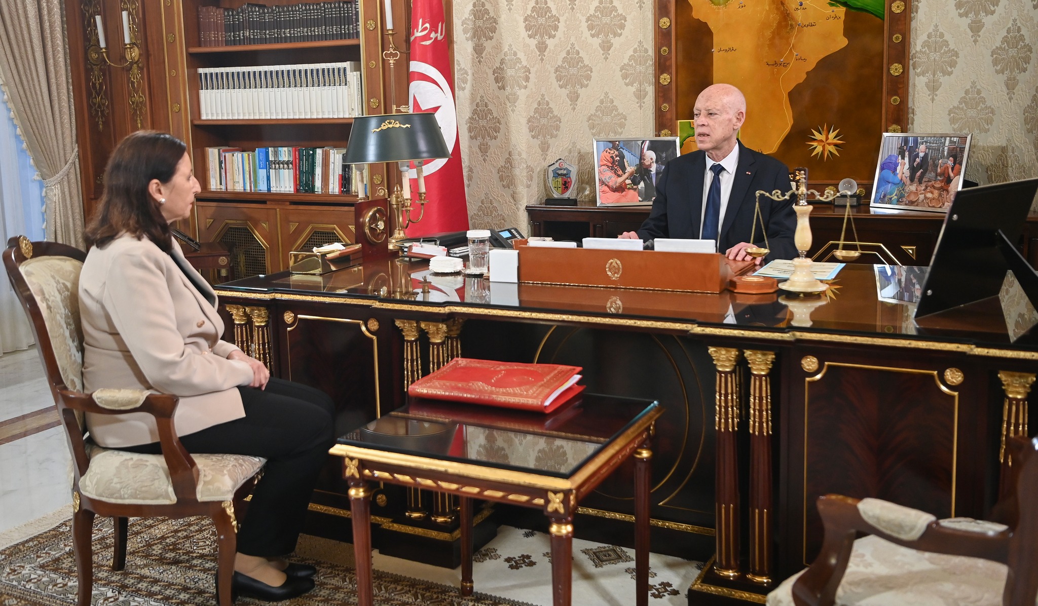 رئيس الجمهورية يؤكد انه  لا نيّة على الإطلاق في تصفية حسابات مع أيّ جهة كانت، ولكن لا مجال في المقابل للتراجع عن المحاسبة